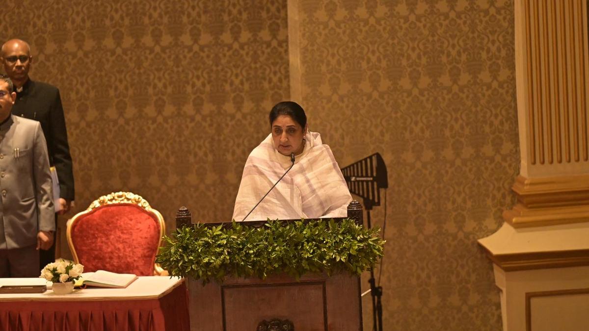 सुनेत्रा पवार बनीं महाराष्ट्र की पहली महिला उपमुख्यमंत्री