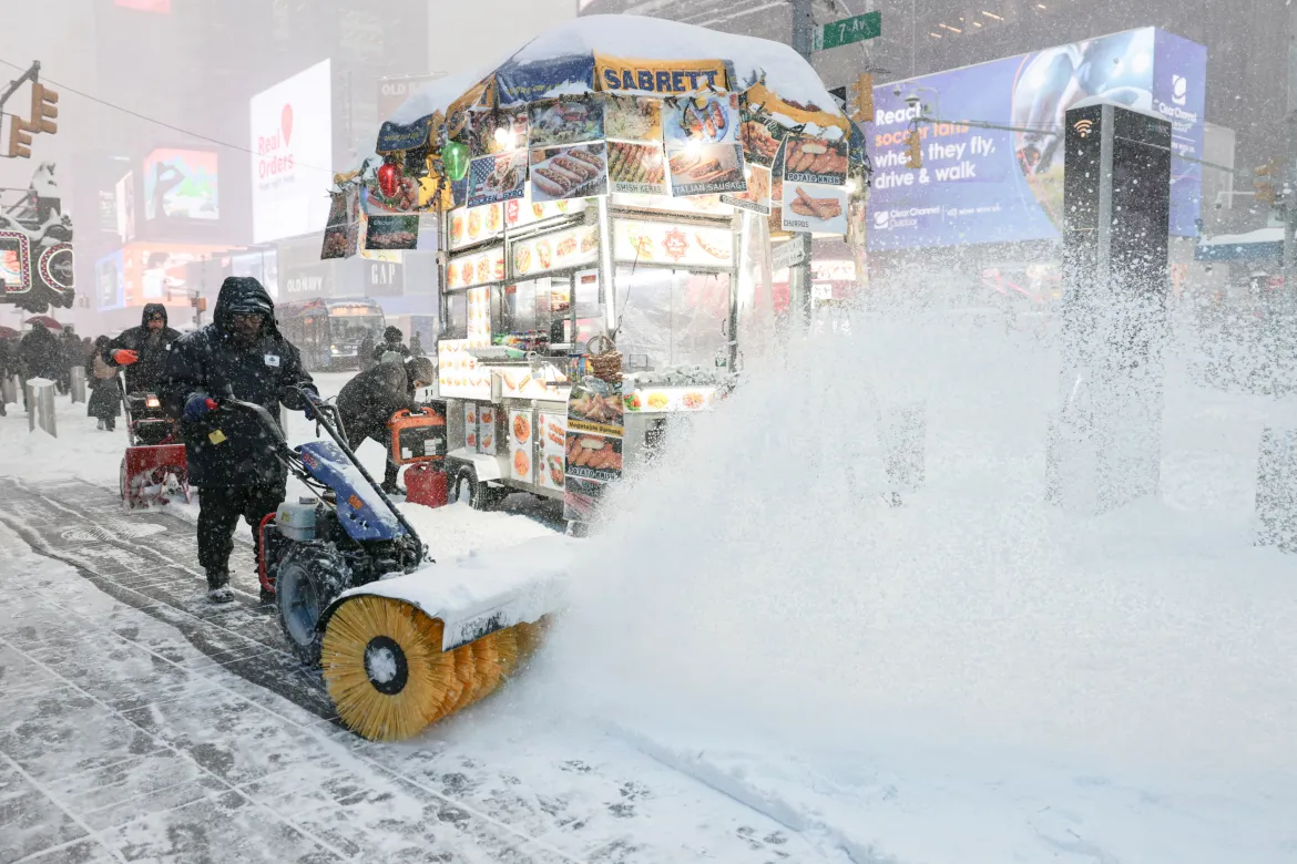 अमेरिका में भीषण शीत तूफान का कहर जारी, 14 राज्यों में कम से कम 38 की मौत