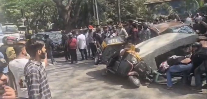 मुंबई के मुलुंड में मेट्रो पिलर का हिस्सा गिरा, 3-4 लोगों के घायल होने की आशंका