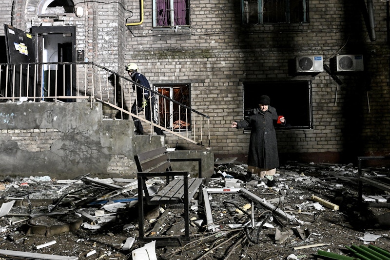 रूस-यूक्रेन युद्ध के चार साल पूरे होने के मौके पर ज़ेलेंस्की ने यूक्रेनी जज़्बे को सराहा