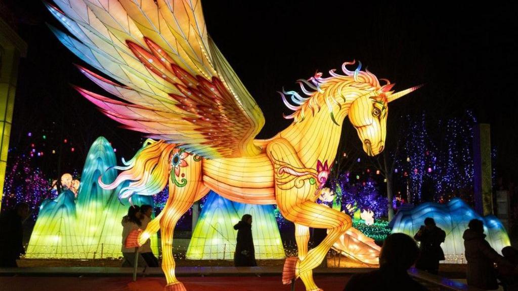 बीजिंग से बैंकॉक तक ‘फायर हॉर्स’ वर्ष का स्वागत, एशिया में जश्न की धूम