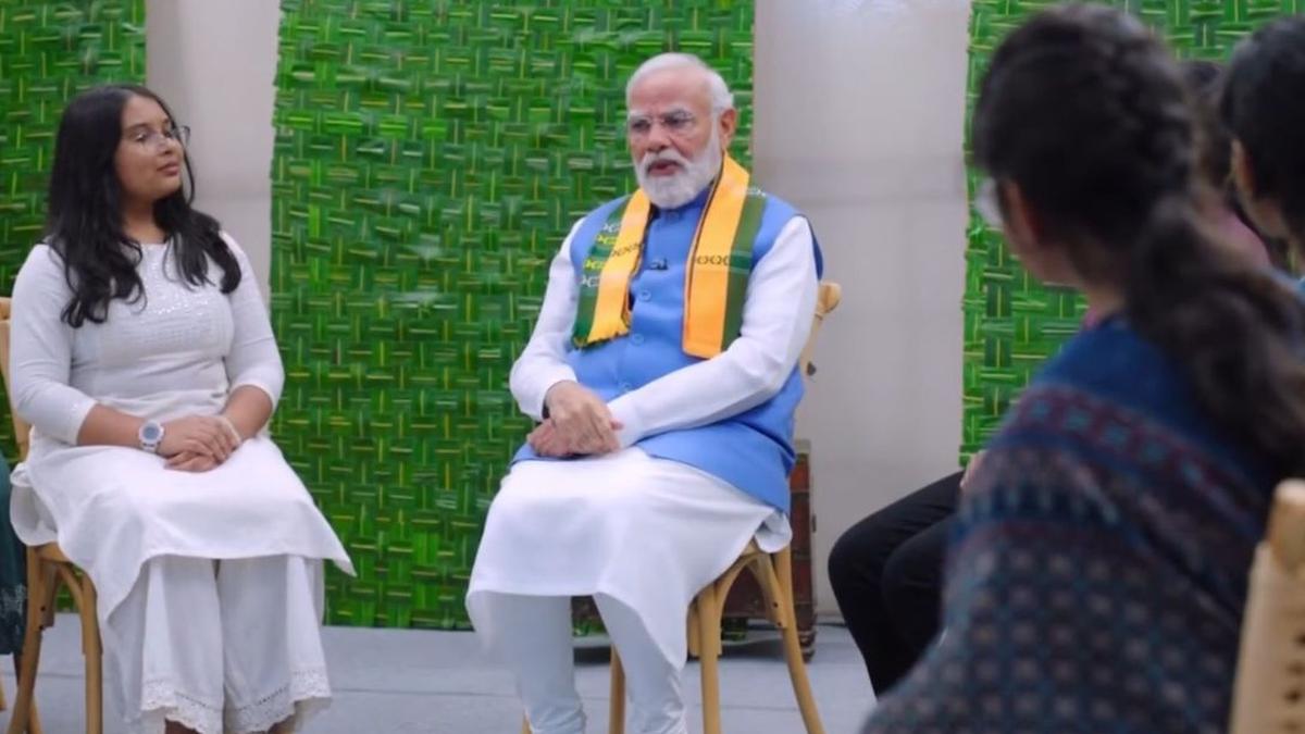 परीक्षा पे चर्चा में प्रधानमंत्री मोदी का सुझाव तकनीक को बनाएं अपना सहायक