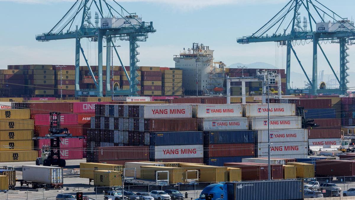 सुप्रीम कोर्ट के फैसले के बाद 24 फरवरी से अवैध घोषित टैरिफ वसूली रोकेगा अमेरिका