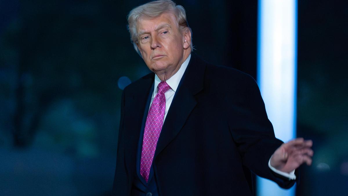 खार्ग द्वीप पर कब्ज़े का संकेत, ट्रंप के बयान से बढ़ा अमेरिका-ईरान तनाव