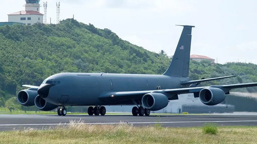 इराक़ में अमेरिकी KC-135 एयर-रिफ्यूलिंग सैन्य विमान दुर्घटनाग्रस्त, बचाव अभियान जारी